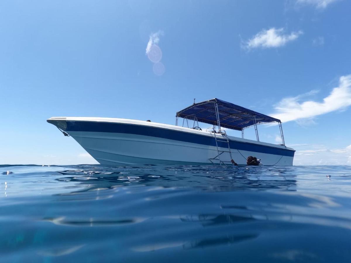 Maratua Dive Center And Lodge Maratua Island Exteriör bild